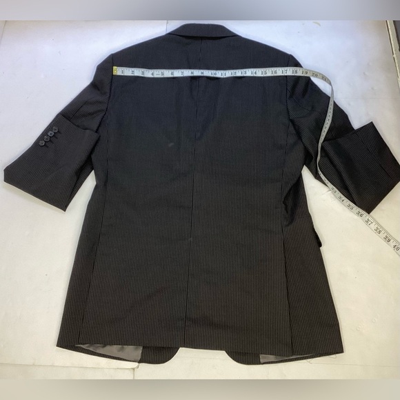 Samuelsohn Charcoal Pinstripe Suit Jacket. 40R, wool, in good condition - Picture 5 of 9